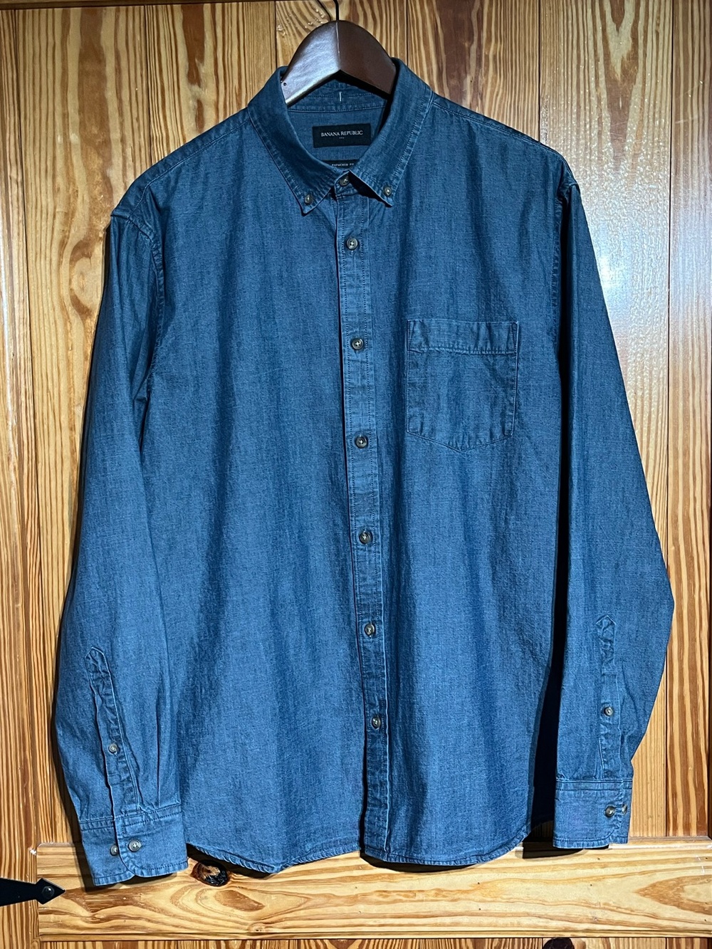 Banana Republic UNTUCKED Fit Men's Denim Button Down Casual Shirt
